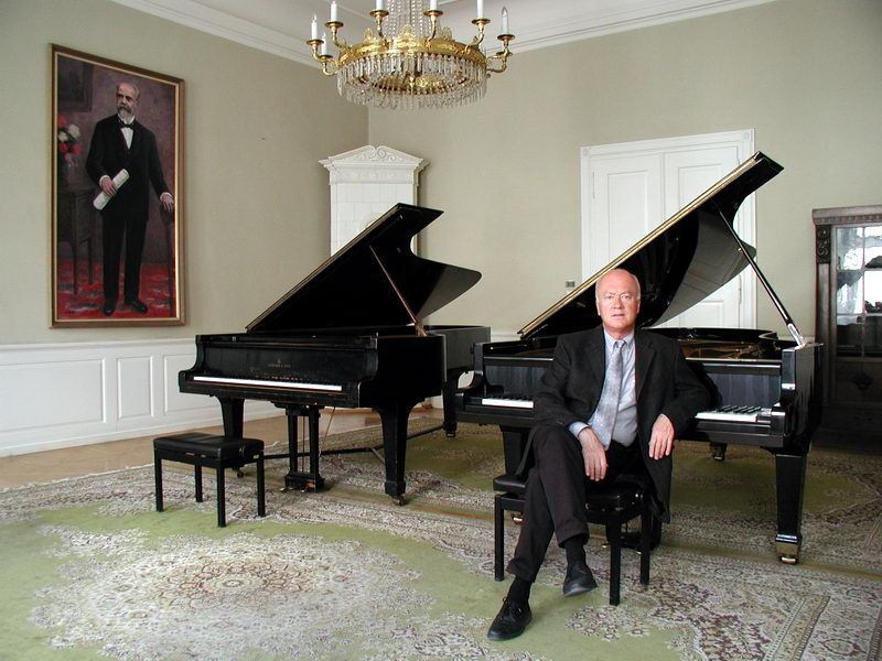 BORIS KRAINY, piano