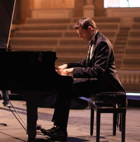 ADAM ZUKIEWICZ, piano